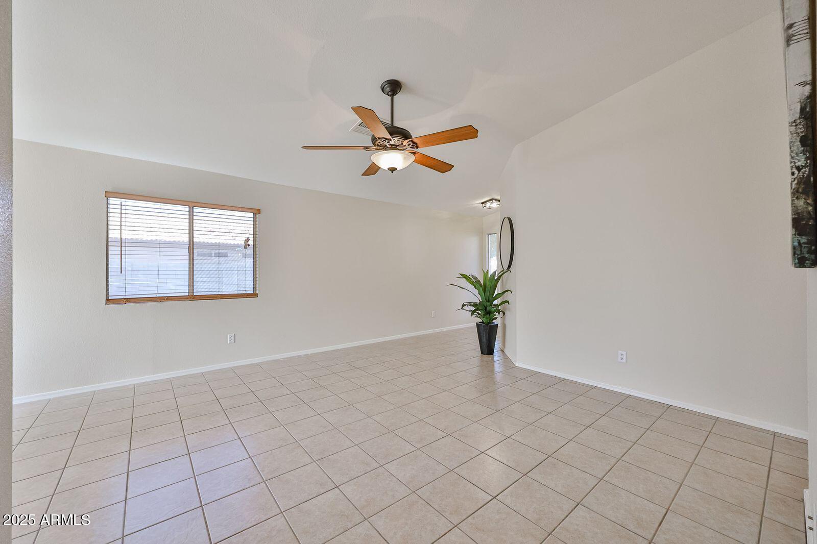 813 E YANEZ Avenue
