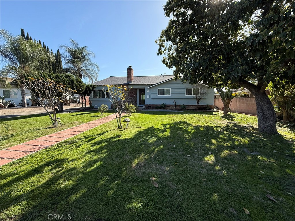 1538 E LARKWOOD