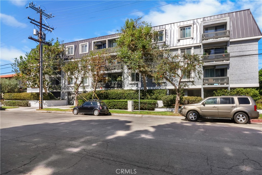 8635 FALMOUTH Avenue 203