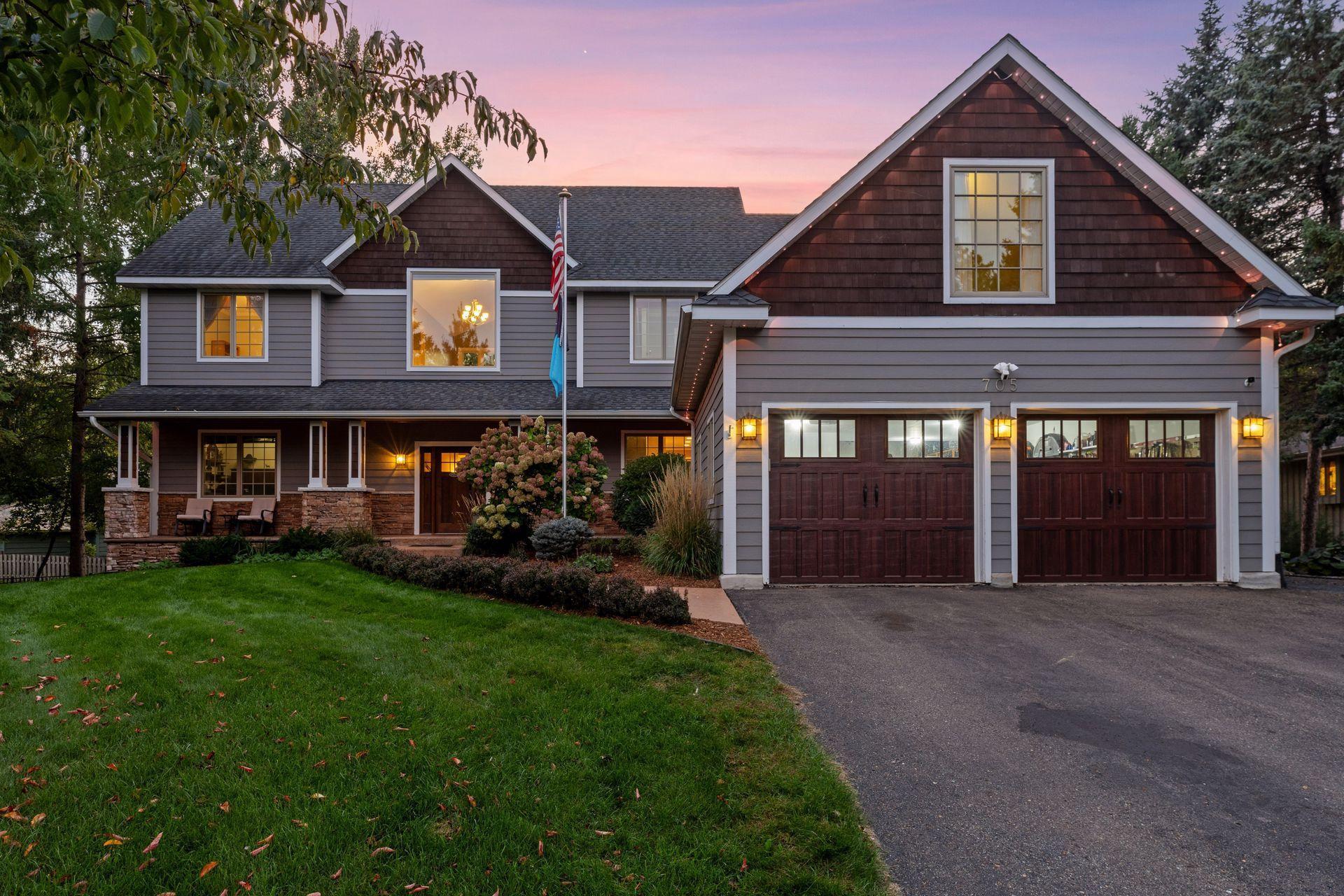 705 Queensland Lane N