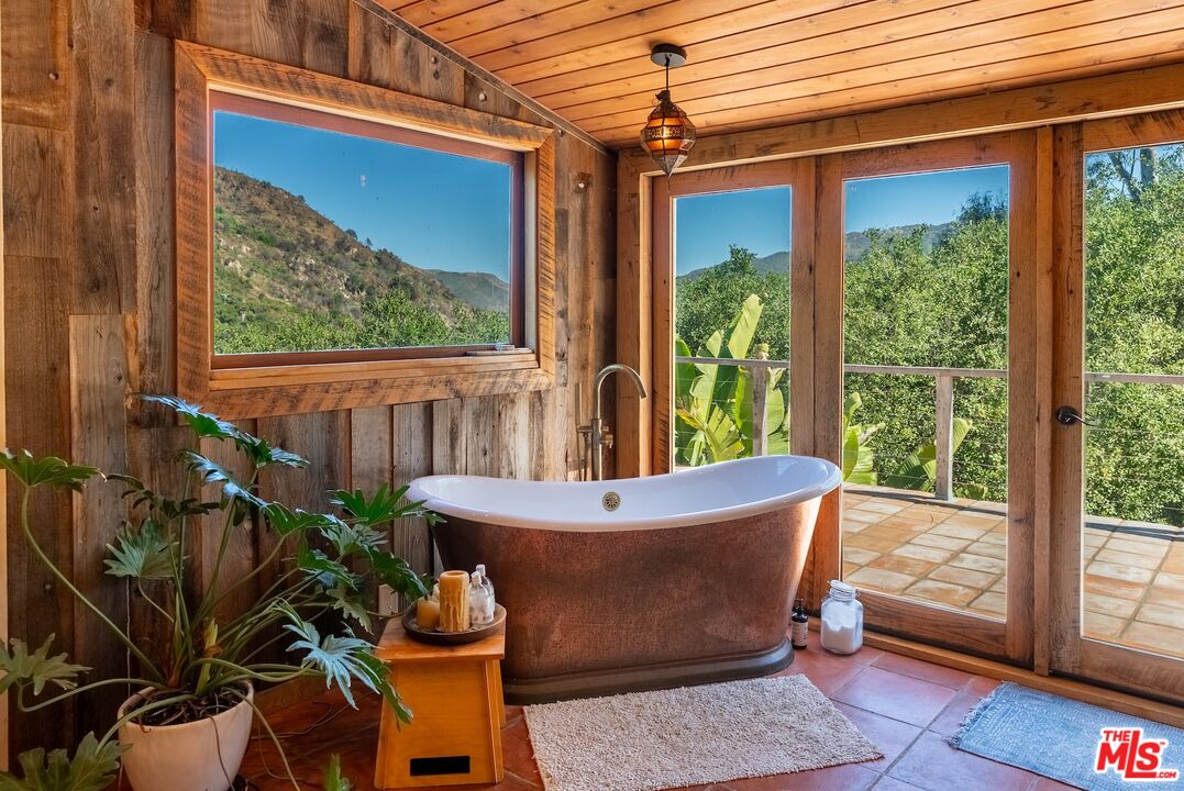 22068 Topanga School Rd