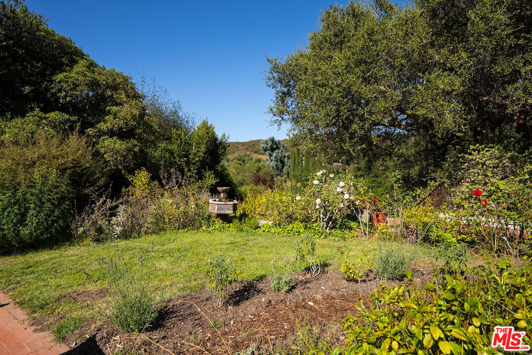 22068 Topanga School Rd