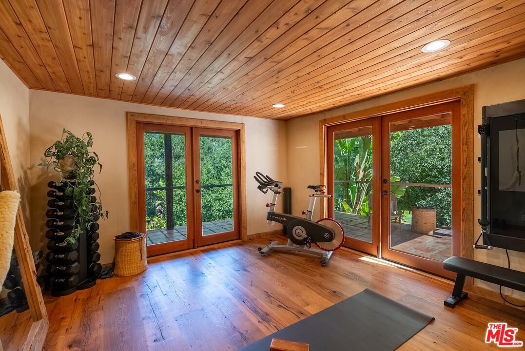 22068 Topanga School Rd