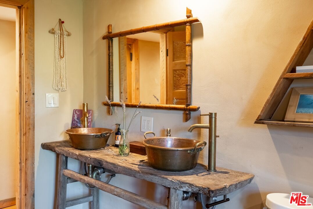 22068 Topanga School Rd