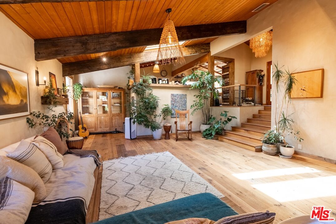 22068 Topanga School Rd