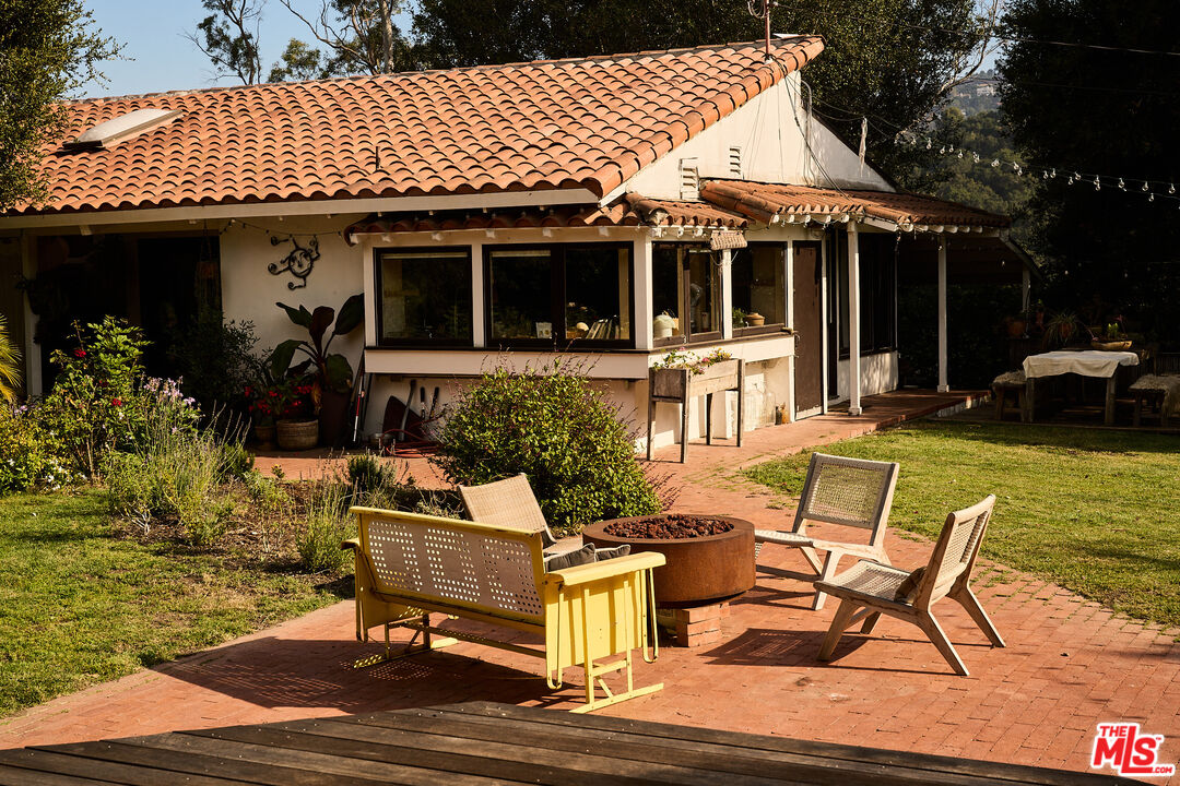 22068 Topanga School Rd