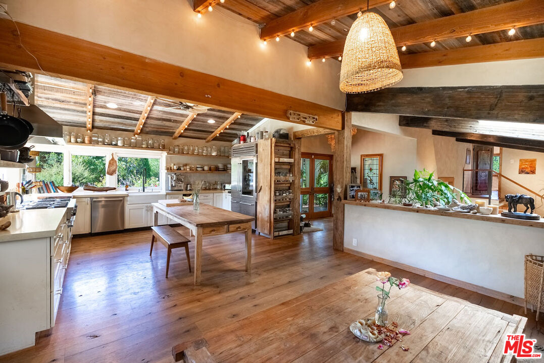 22068 Topanga School Rd