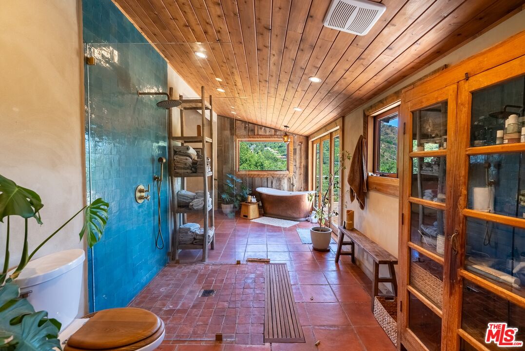 22068 Topanga School Rd