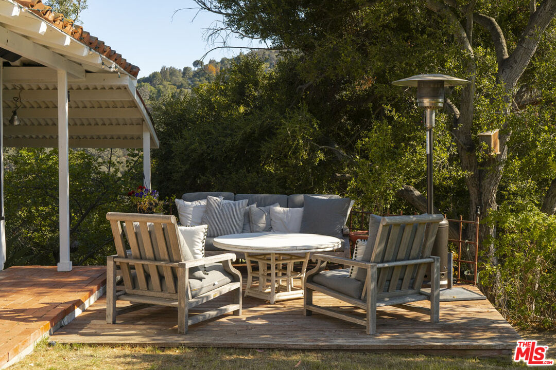 22068 Topanga School Rd