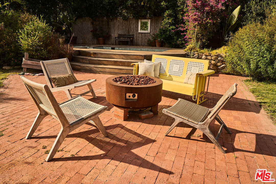 22068 Topanga School Rd