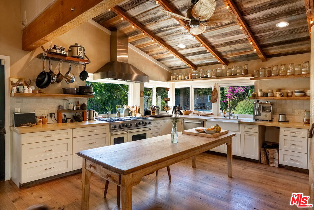 22068 Topanga School Rd