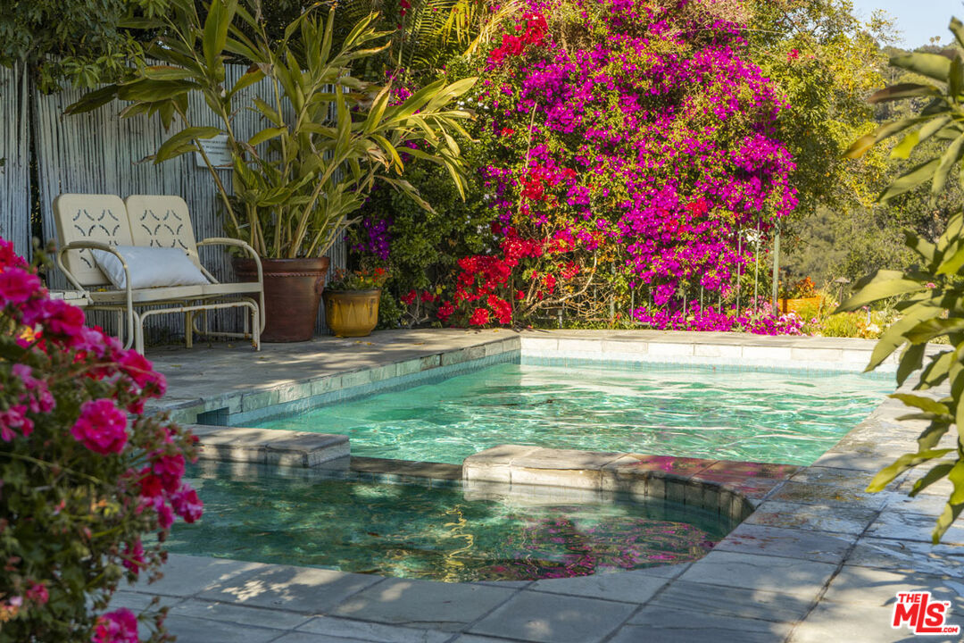 22068 Topanga School Rd