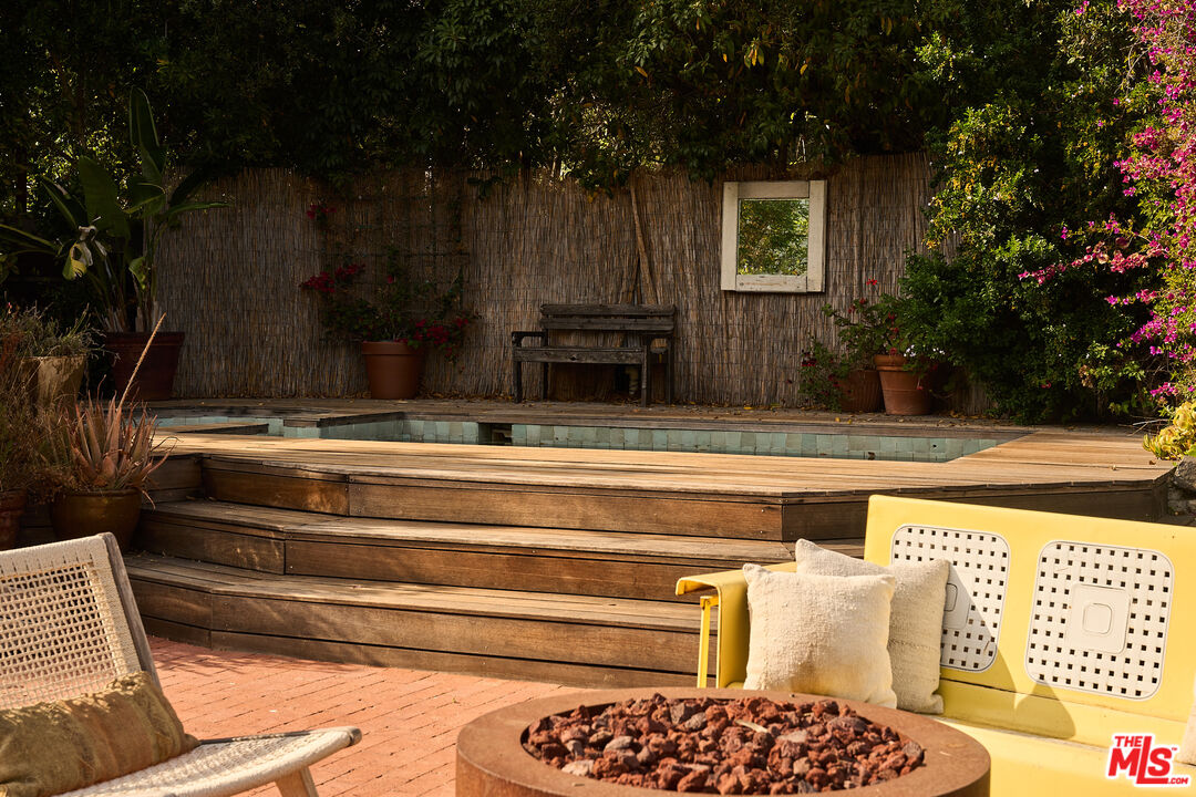 22068 Topanga School Rd