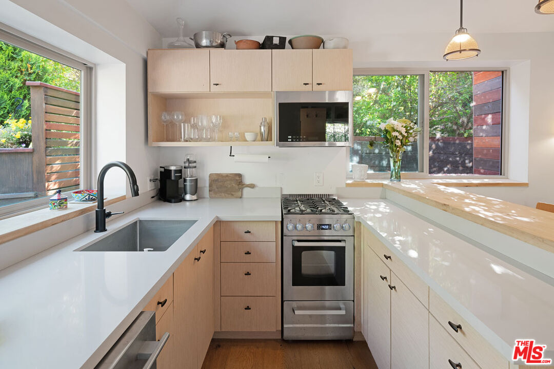 22068 Topanga School Rd