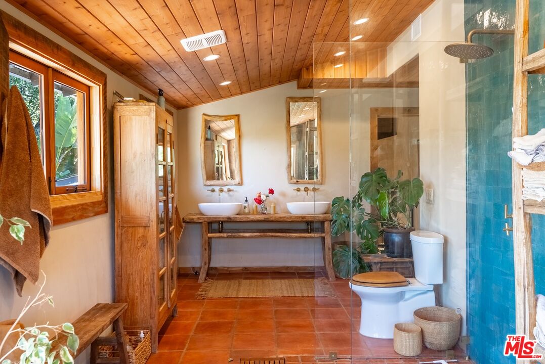 22068 Topanga School Rd