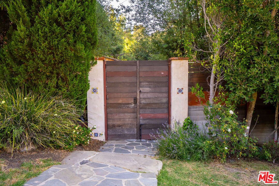 22068 Topanga School Rd