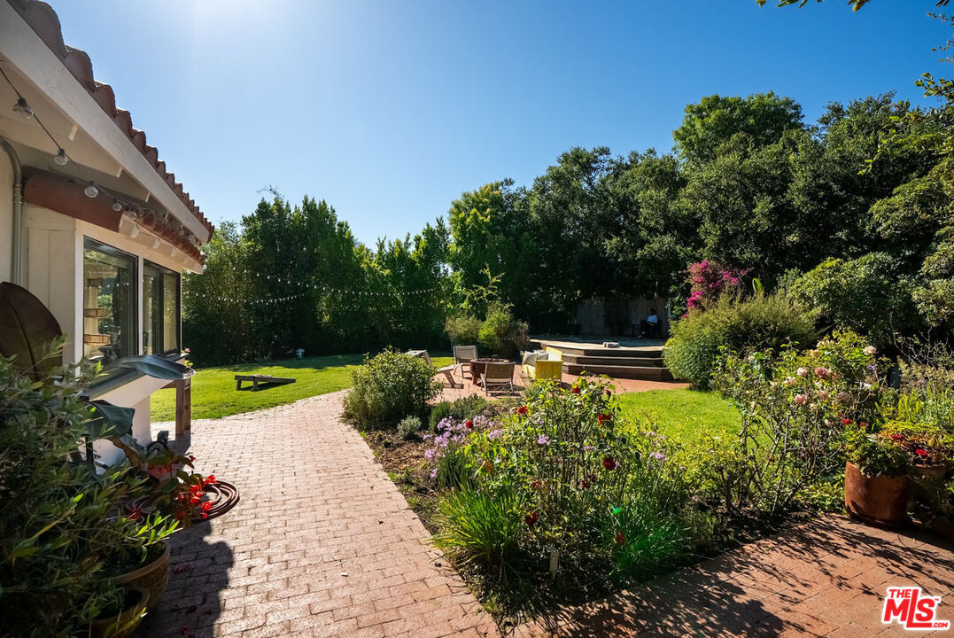 22068 Topanga School Rd