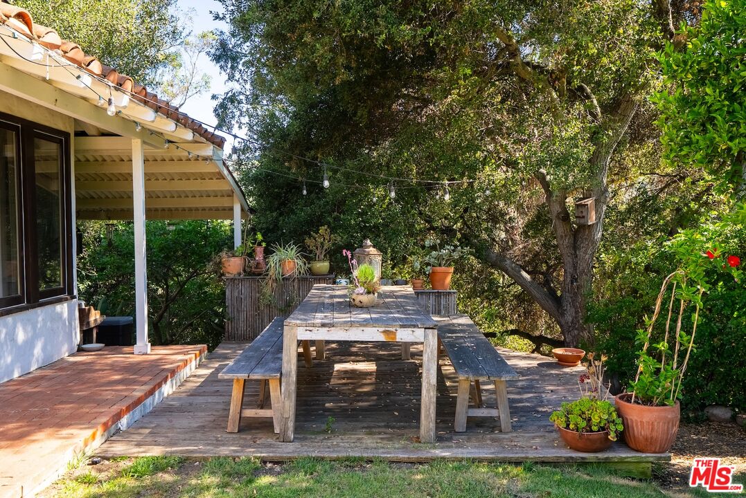 22068 Topanga School Rd