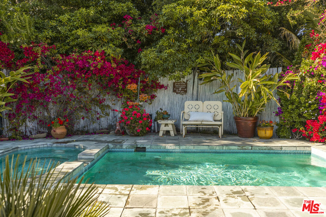 22068 Topanga School Rd