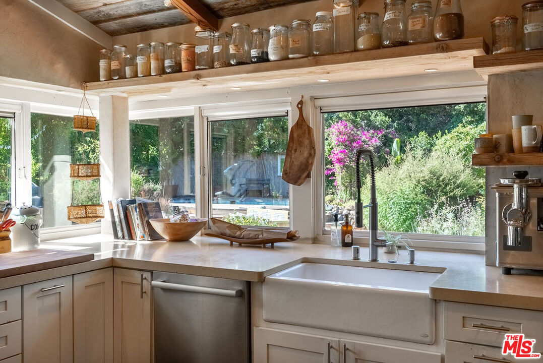 22068 Topanga School Rd