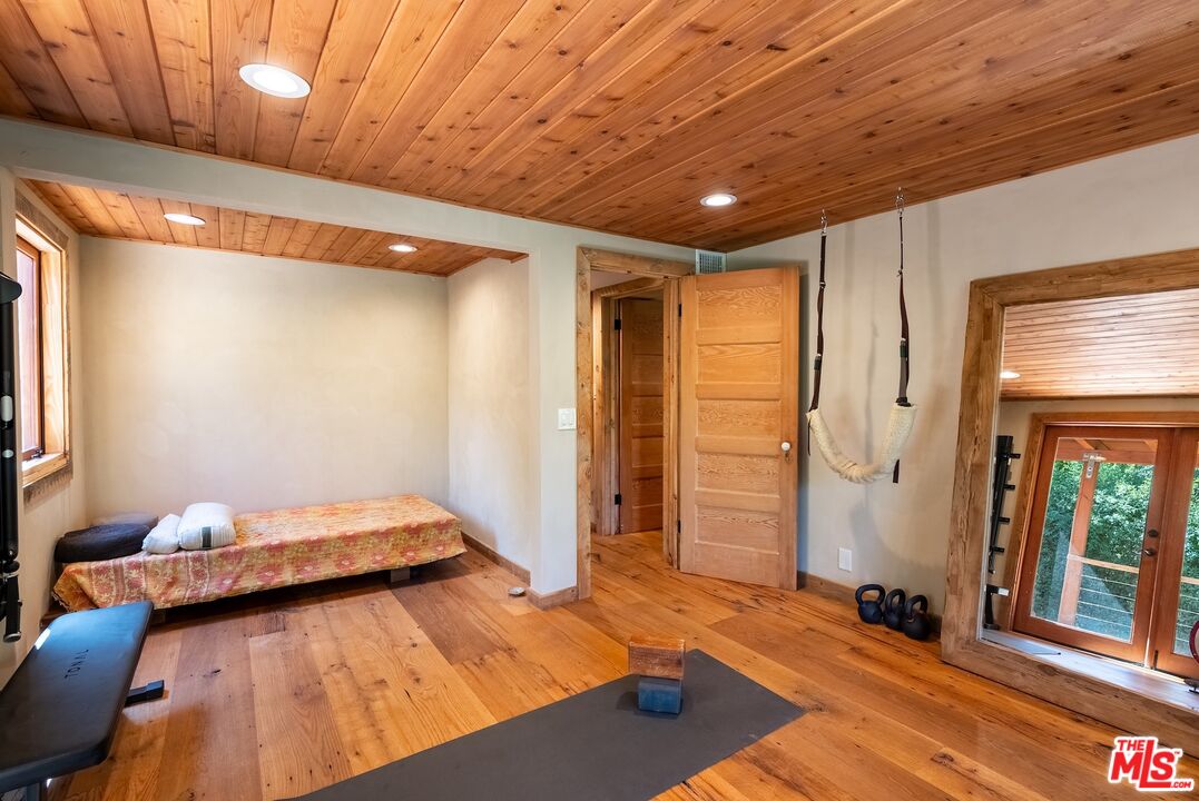 22068 Topanga School Rd