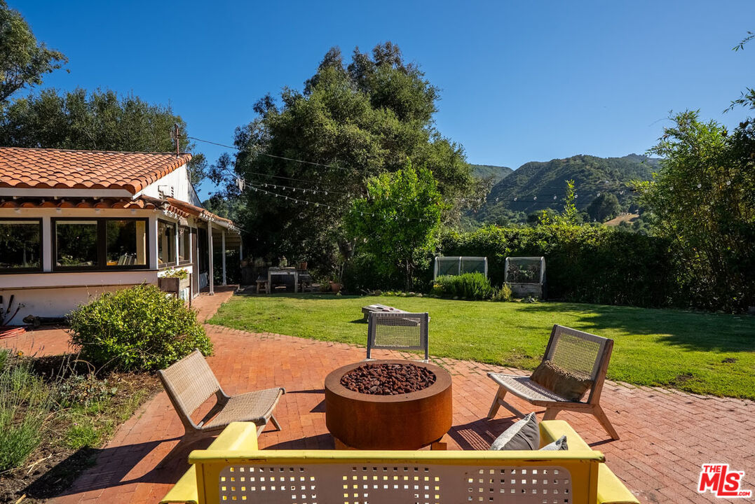 22068 Topanga School Rd