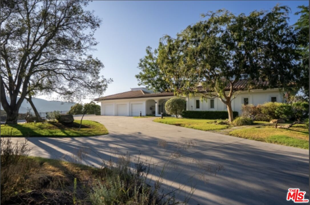 21965 Saddle Peak Rd
