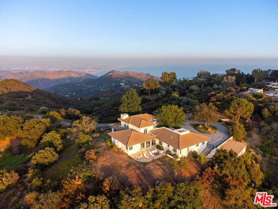 21965 Saddle Peak Rd