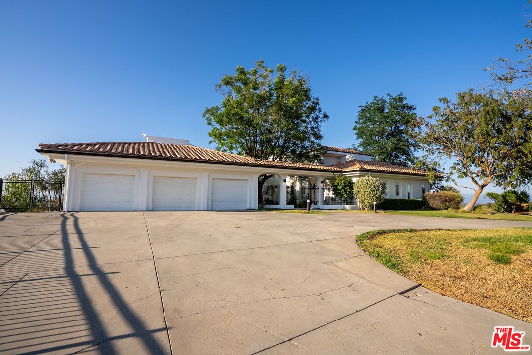 21965 Saddle Peak Rd