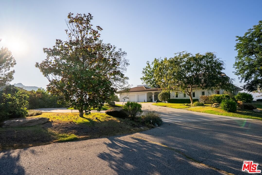 21965 Saddle Peak Rd