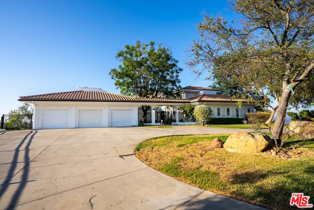 21965 Saddle Peak Rd