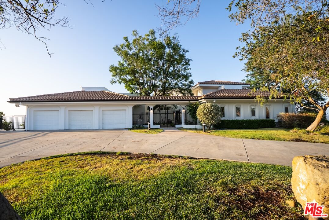 21965 Saddle Peak Rd