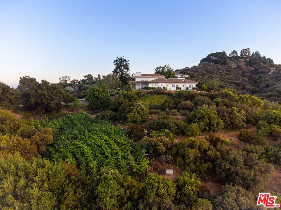 21965 Saddle Peak Rd