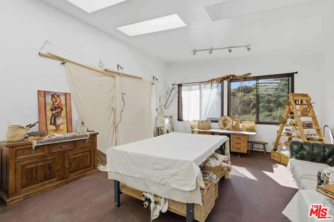 1555 GREENLEAF CANYON RD