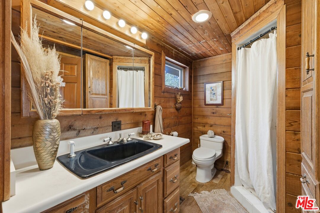 1555 GREENLEAF CANYON RD