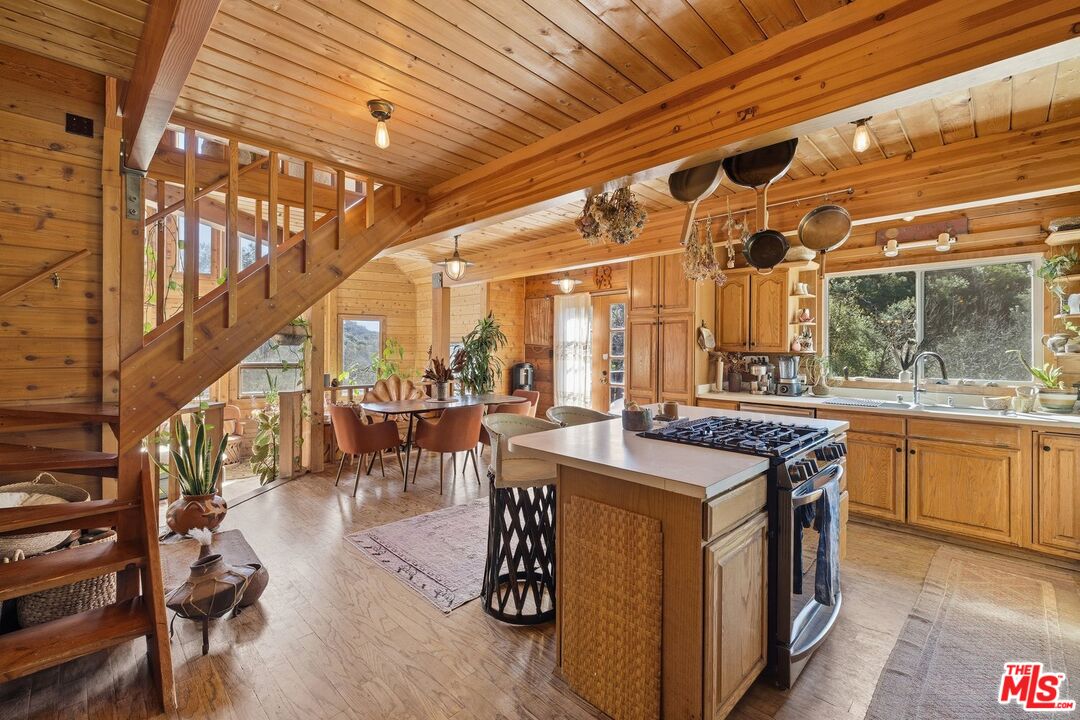 1555 GREENLEAF CANYON RD