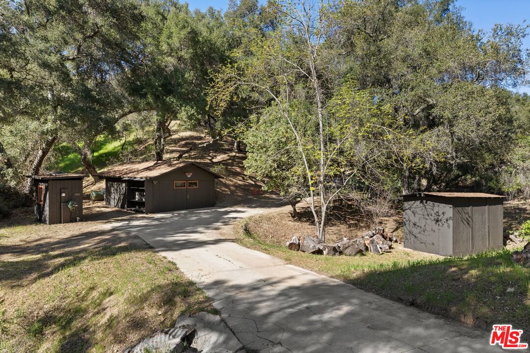 1555 GREENLEAF CANYON RD