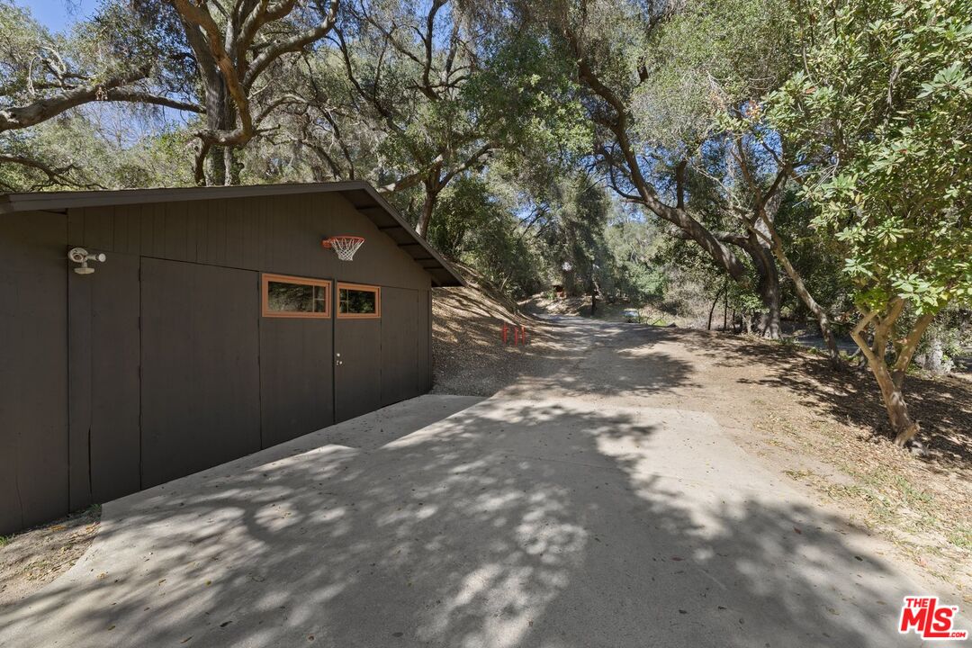 1555 GREENLEAF CANYON RD