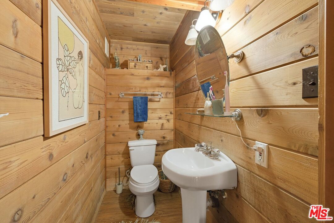 1555 GREENLEAF CANYON RD