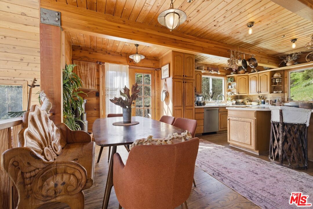 1555 GREENLEAF CANYON RD