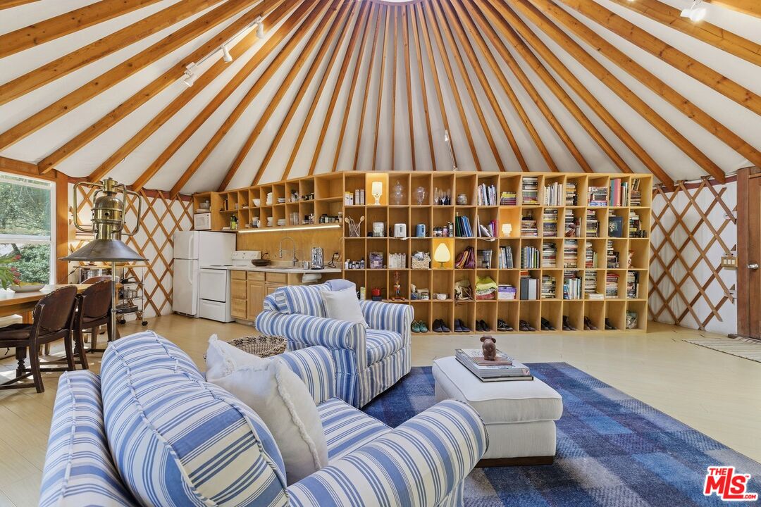 1555 GREENLEAF CANYON RD