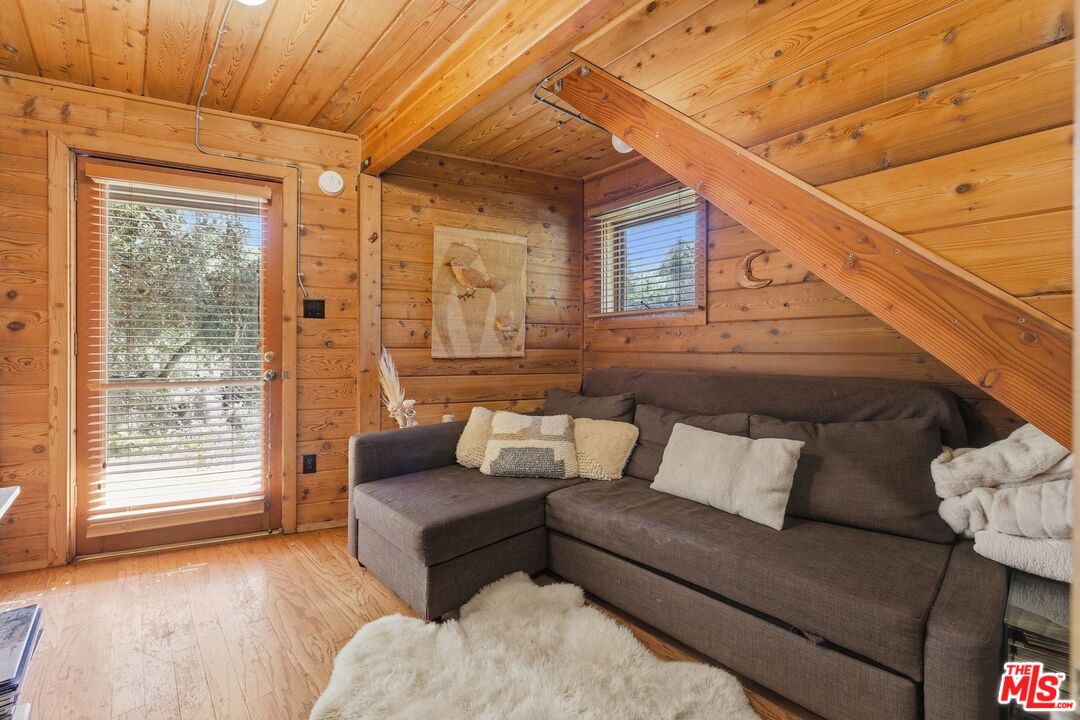 1555 GREENLEAF CANYON RD