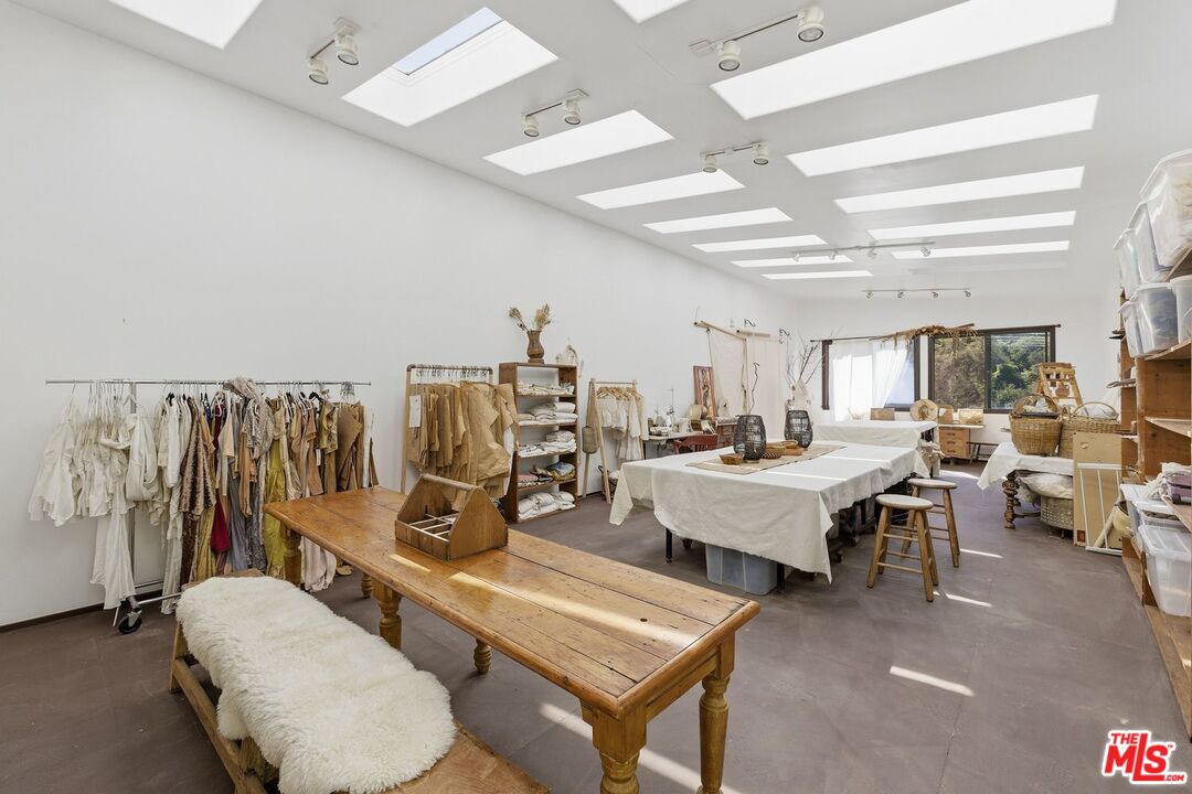 1555 GREENLEAF CANYON RD