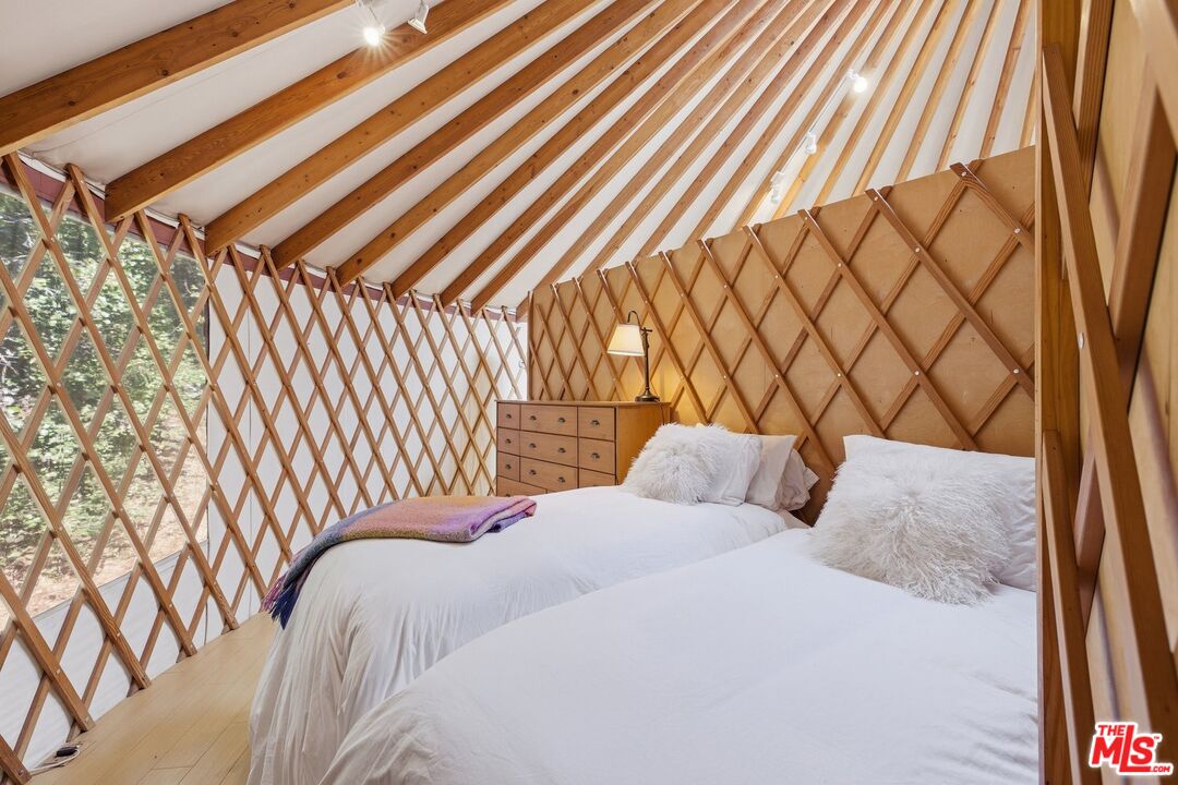 1555 GREENLEAF CANYON RD