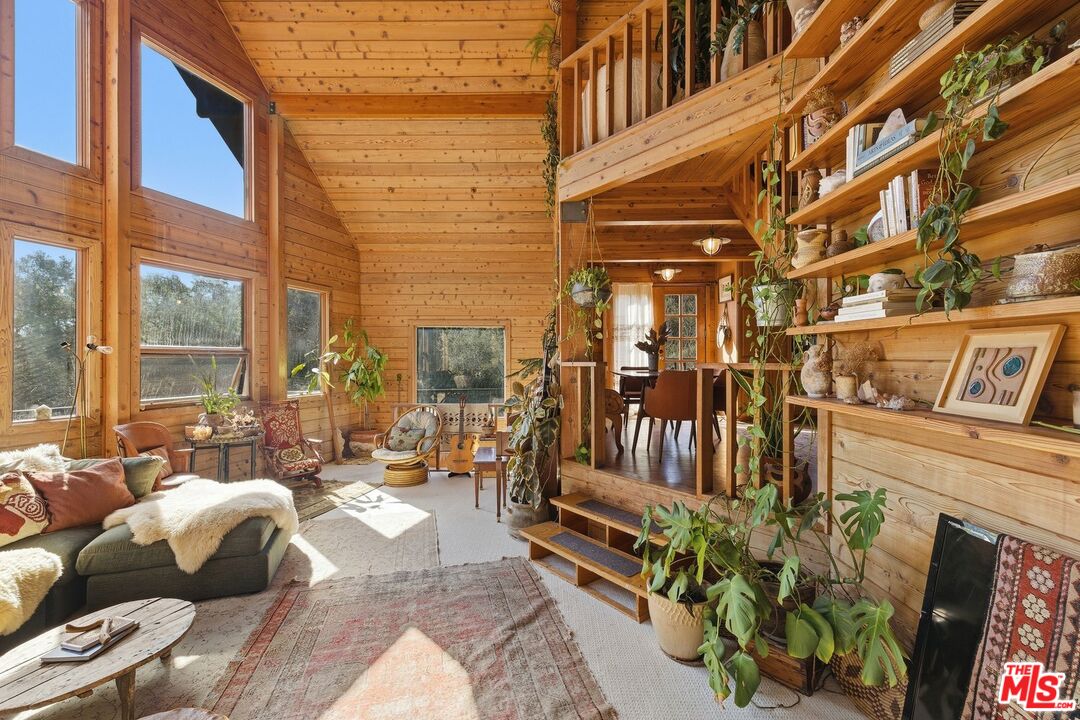 1555 GREENLEAF CANYON RD