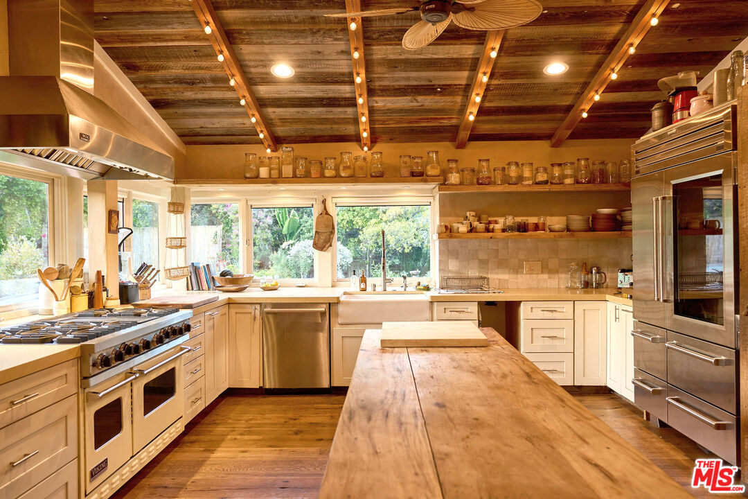 22068 Topanga School Rd