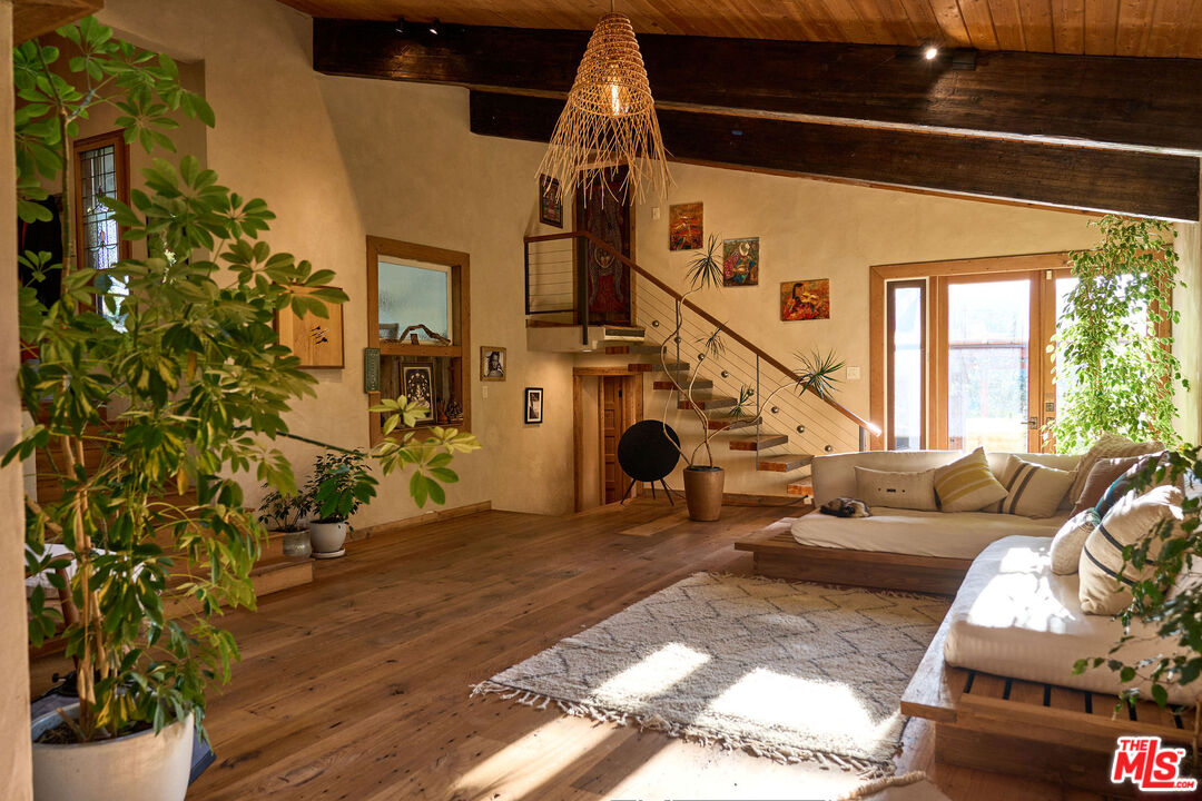 22068 Topanga School Rd