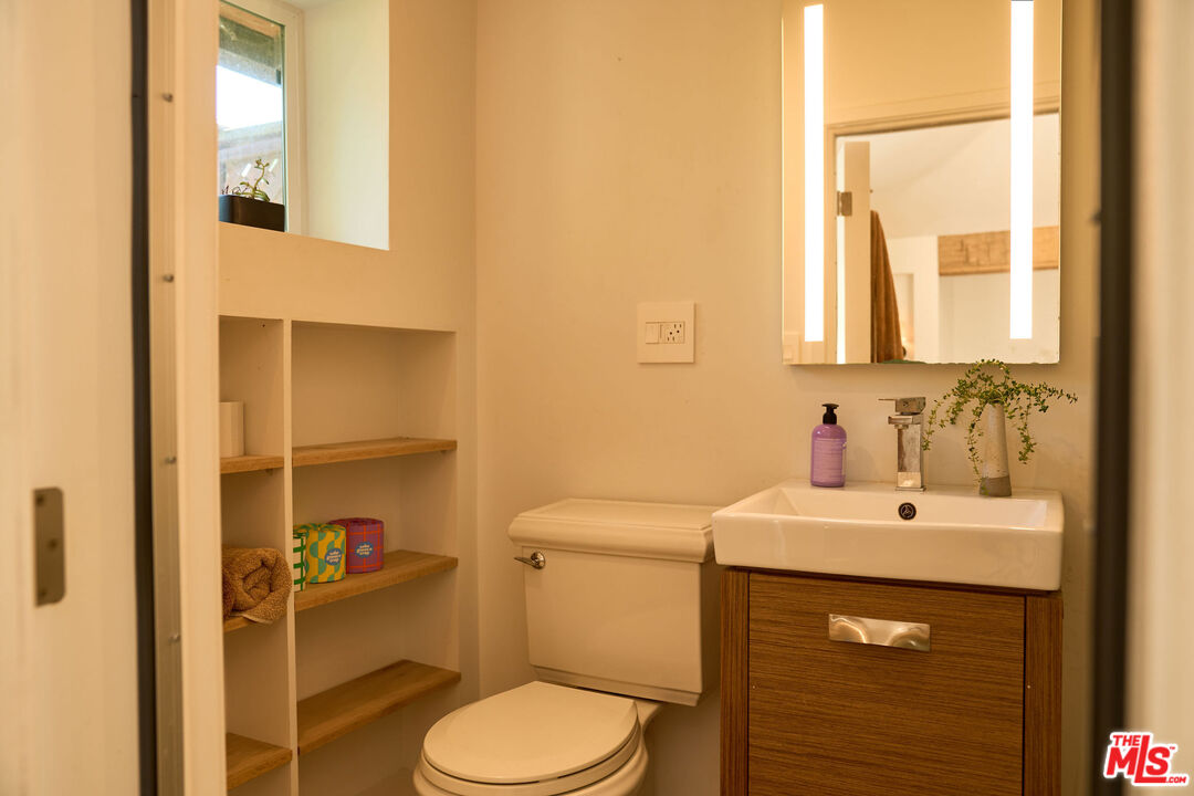 22068 Topanga School Rd