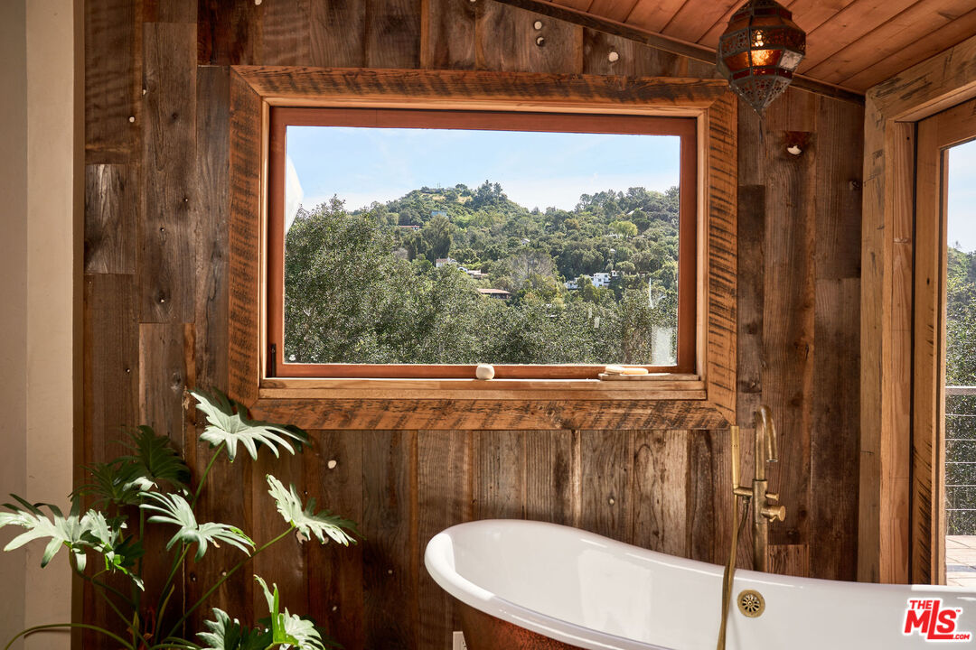 22068 Topanga School Rd