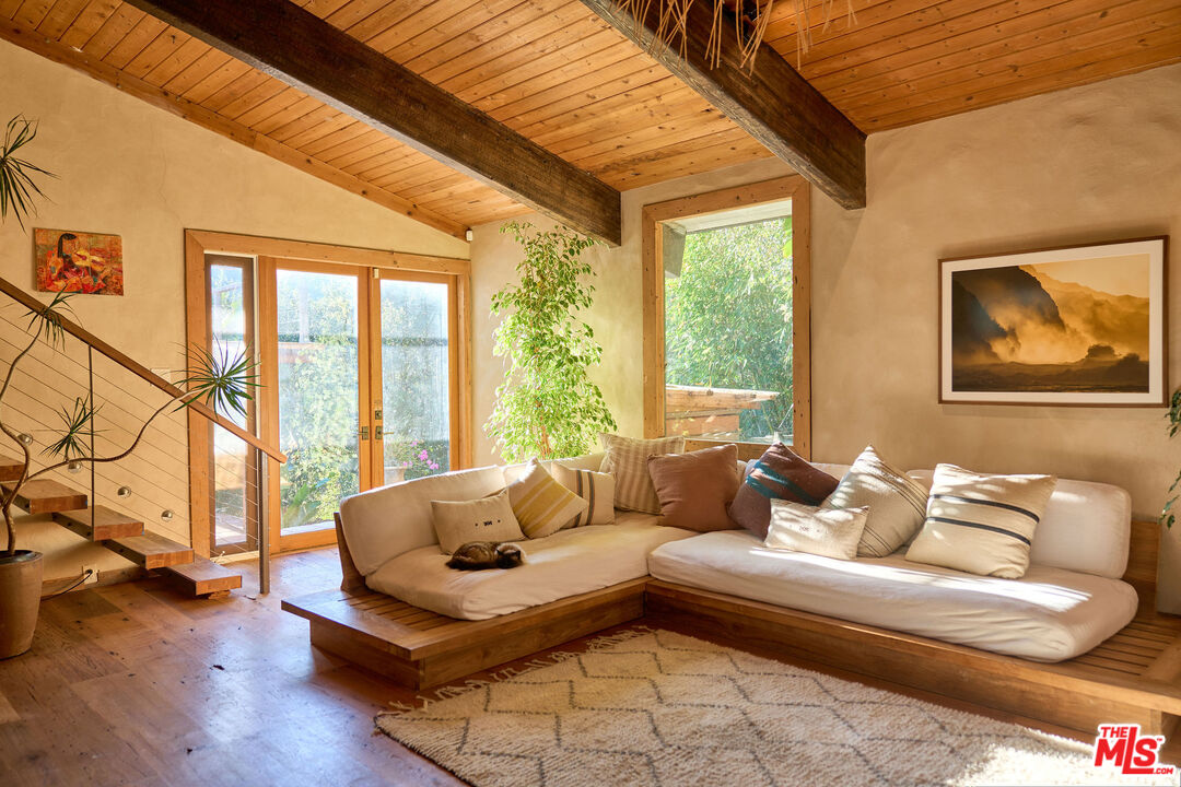 22068 Topanga School Rd